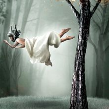 WOMAN FLOATING. Un proyecto de Diseño, Ilustración tradicional y Publicidad de Juan Heber Castillo Orduña - 15.01.2014