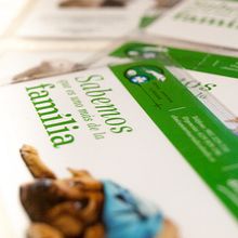 Diseño gráfico: Tarjetas de fidelización para clínica veterinaria La Calzada. Design, Traditional illustration, Advertising, and Photograph project by Jorge del Barrio López - 01.23.2014