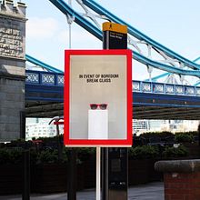 In Event of Boredom, Break Glass (Street rodado en Londres para Mola Club). Un projet de Cinéma, vidéo et télévision, Direction artistique , et Publicité de José Albaladejo - 08.04.2014