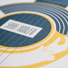 Invitaciones de boda en singles de vinilo. Art Direction, and Graphic Design project by Chema Castaño - 04.30.2014