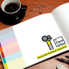 Identidad corporativa (La casa-árbol). Design, Graphic Design, and Web Design project by Almudena Guerras - 05.26.2014