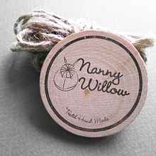 Nanny Willow. Un proyecto de Diseño gráfico de Aida González Moro - 12.05.2014