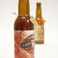 Diseño e ilustración de las etiquetas para la cerveza artesana Sant Jordi de Cardedeu. Un proyecto de Diseño, Diseño de producto e Ilustración tradicional de Cinta Vidal Agulló - 01.06.2014