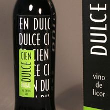 Packaging vino dulce . Desain Produk proyek oleh Vanessa Peleteiro - 01.01.2006