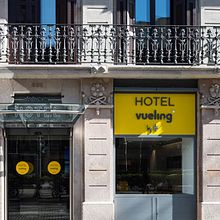 Vueling, pdv, trade marketing. Br, ing, Identit, Design, Information Design, Product Design, and Graphic Design project by Mediactiu estudio diseño grafico Barcelona - 06.18.2014