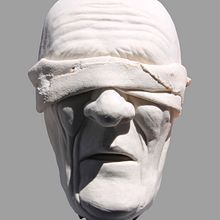 La Ignorancia Venda Tu Vejez. Sculpture project by Eduardo Aros - 06.22.2014