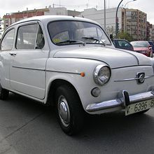 Fiat 600. Un progetto di Design di automobili, Character design e Illustrazione tradizionale di Víctor Ariza - 03.07.2014