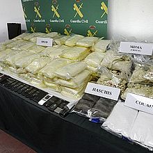 Drogas y prostitución entran en la riqueza nacional. Un progetto di Scrittura di Fernando Chacón Frías - 09.06.2014