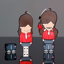 Memoria USB - Voluntariado . Un proyecto de Diseño de personajes, Diseño de producto, Diseño gráfico e Ilustración tradicional de Juan Román Aznar - 10.07.2014