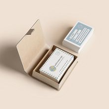 Identidad Corporativa. Een project van  Br, ing en identiteit,  Art direction y  Ontwerp van Esther HIJANO MUÑOZ - 10.08.2014