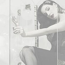 Libro de fotografía - Dita vs. Lachapelle. Un proyecto de Diseño editorial y Diseño gráfico de Matteo Predari - 18.08.2014