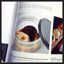 Graphics applied to packaging for dessert Raul Bernal. Un proyecto de Diseño gráfico y Packaging de Sara Palacino Suelves - 24.05.2014