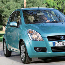 Catálogo Suzuki Splash.. Un proyecto de Diseño de automoción, Escritura y Publicidad de Camilo Santa Cruz - 02.04.2012