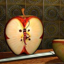 MANZANA INFOGRAFIA. Un proyecto de 3D, Bellas Artes y Motion Graphics de Saray Herrera - 04.09.2014
