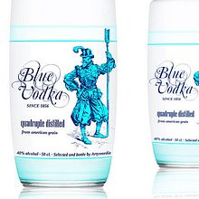 Blue Vodka. Un proyecto de Br, ing e Identidad, Diseño, Diseño de producto y Packaging de Roberto Arróniz Velázquez - 04.09.2014
