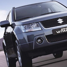 Gráfica Suzuki Grand Vitara (Nº1 Todoterrenos 2006/07).. Un proyecto de Diseño de automoción, Escritura y Publicidad de Camilo Santa Cruz - 10.04.2008