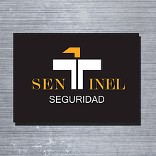 Logotipo + Parche de uniforme + Rotulación de vehículos + Cartel de alarma de Sentinel Seguridad. Design gráfico projeto de Yoni Moreno - 14.10.2014