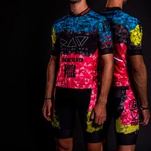 Cycling Kit Design / Diseño Kit Ciclismo. Un proyecto de Consultoría creativa, Diseño, Diseño de vestuario, Diseño gráfico, Fotografía y Marketing de Armand Paul Quiroz - 15.10.2014
