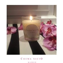 "CANDLE & PHALAENOPSIS" - Diseño Arreglo floral . Interior Architecture, Interior Design, Set Design, Floral, Plant Design, Photograph, Photograph, and Post-production project by CHEMA NIETO Madrid - 10.20.2014