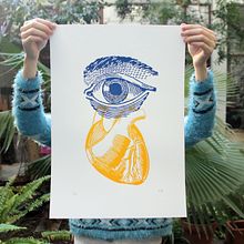 Lejos de los ojos.... Traditional illustration, and Screen Printing project by Barba - 10.31.2012