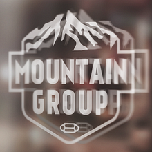 MOUNTAIN GROUP Tienda de equipamiento para actividades al aire libre.. Un progetto di Br, ing, Br, identit, Design, Graphic design e Pubblicità di pablo@perkapita.com.ar - 12.11.2014