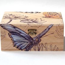 Butterfly box. Arts, Crafts, Fine Arts, Product Design, Packaging, and Painting project by Elisa Ancori - 11.13.2014