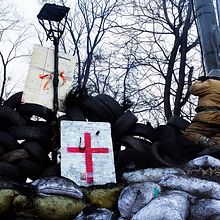 between barricades in kiev, Ukraine. Photograph project by Alessandro Treves - 11.13.2014