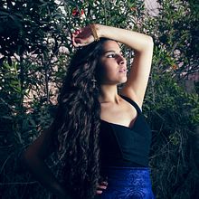 Smile Girl. Art Direction, Shoe Design, Accessor, Design, Lighting Design, Costume Design, and Photograph project by Lorena Puma - 11.24.2014