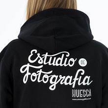Lettering for Ummo Gallery photography studio. Un proyecto de Diseño gráfico, Serigrafía y Tipografía de Sara Palacino Suelves - 05.01.2015