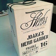 Packaging. Caja Herbs Garden.. Un proyecto de Diseño gráfico y Packaging de Laura Ibarra Pérez - 25.12.2013