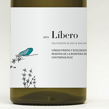Diseño de etiqueta Líbero . Design, Graphic Design, and Photograph project by Nati Morales tosar - 01.31.2015