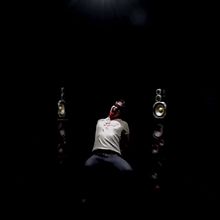 Jovenes Ocultos - "Muerte en Decibelios" (Videoclip Oficial). Un projet de Cinéma, vidéo et télévision, Musique , et Postproduction photographique de Firefront Pictures - 30.11.2012