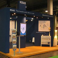Stand Dimensión Informática para SERPROMA 2005 - Feria Valencia. Un proyecto de Arquitectura interior, Br, ing e Identidad, Diseño y Diseño de interiores de Carlos Garrigues Pinazo - 30.11.2005
