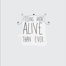 Feeling more alive than ever. Br, ing, Identit, Graphic Design, and Traditional illustration project by Natalia Gomez - 02.11.2015