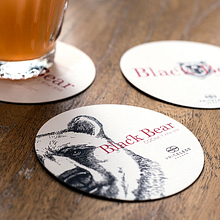 Black Bear. Br, ing e Identidade, e Design editorial projeto de Camila Muñoz - 30.06.2014