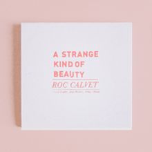 A Strange Kind Of Beauty de Roc Calvet. Graphic Design, Photograph, and Screen Printing project by Júlia - 04.19.2013