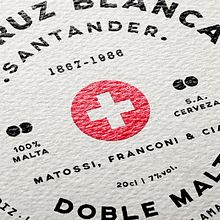 Rediseño etiqueta La Cruz Blanca. Br, ing, Identit, Graphic Design, and Packaging project by rafa san emeterio - 02.20.2015