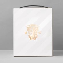 Caja cavas Maria Rigol Ordi. Un progetto di Graphic design e Packaging di Atipus - 09.03.2015
