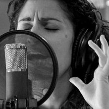 VIDEOCLIP ELENA GADEL - JO SÓC RWANDA. Un proyecto de Cine, Cine, vídeo, televisión, Música, Post-producción fotográfica		 y Vídeo de Néstor H. Ruano - 17.03.2015