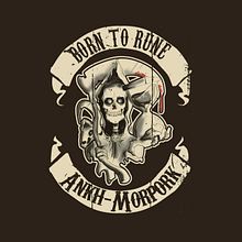 "Born to Rune" T-shirt design. Un proyecto de Diseño gráfico, Ilustración tradicional y Serigrafía de Daniel San Miguel Cuadrado - 26.03.2015