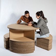 Recyclable PLV table (EASD Soria). Un proyecto de Diseño de producto, Diseño industrial y Packaging de Javier Romero - 27.03.2015