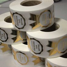 PEGATINAS DORADAS. Un proyecto de Diseño gráfico de Fiebre Creativa - 09.04.2015