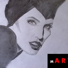 Angelina Jolie - Maléfica . Un progetto di Artigianato, Belle arti, Cinema, Cinema, video e TV, Collage, Fumetto, Direzione artistica, Design, Character design e Illustrazione tradizionale di Martín Catalá Benítez - 15.04.2015