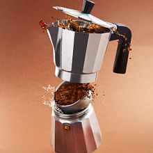Cafetera!. Photograph project by Martí Sans - 04.28.2015