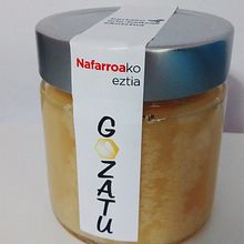 Etiquetas tarros miel Jon Etxeberria Ein Projekt aus dem Bereich Grafikdesign von carme martínez rovira - 19.09.2015