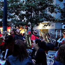 Street live music. Un proyecto de Artesanía de Xavier Urrios Lamiel - 07.05.2015
