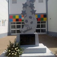 Monolito para los niños fallecidos (Monterrubio). Escultura projeto de María Bravo Guisado - 07.05.2015
