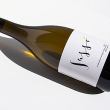 Etiqueta de vino Sassó. Un proyecto de Caligrafía, Diseño, Diseño gráfico y Packaging de Neus Baidal Villada - 12.05.2015