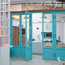 LA MÁS BONITA - RUZAFA. Architecture, Interior Architecture, Br, ing, Identit, Design & Interior Design project by elaticointeriorismo - 05.19.2015