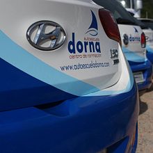 Rotulación de flota de vehículos Autoescuela Dorna. Art Direction, Design, Automotive Design, and Advertising project by María Vilariño - 05.20.2015